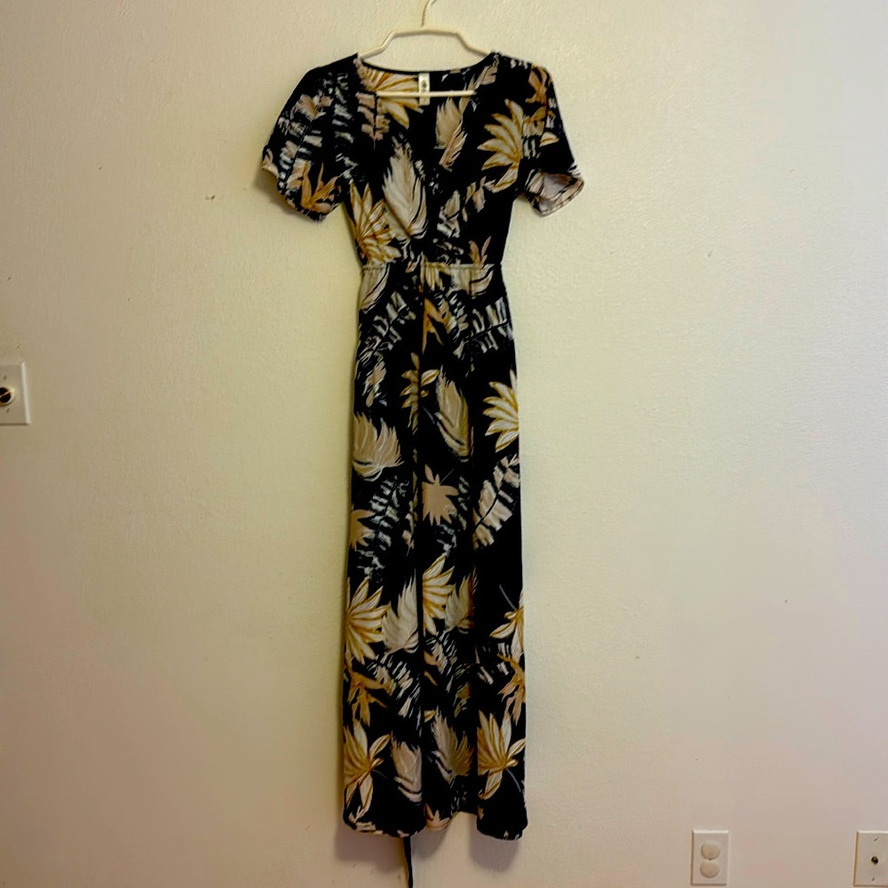 Long Blue Hawaiian Print  Mahina Made Dress. Never worn. Size Small